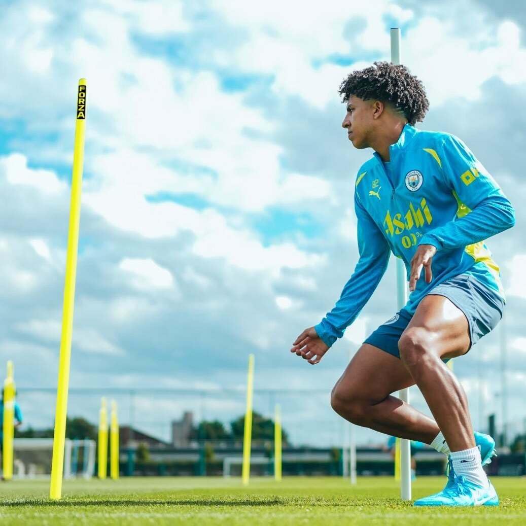 FORZA Slalom Training Poles | 5ft or 6ft Spring Loaded Agility Training Poles - Packs of 8 or 16 for Football, Agility & Fitness Drills